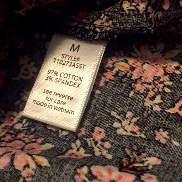 Pink/red floral zip up top with built in padding - Picture 6 of 9